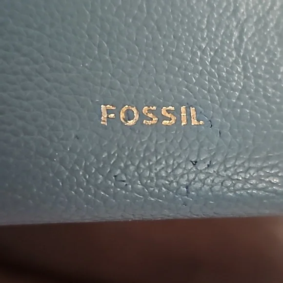 Fossil Lainie Blue Leather Clutch Wallet EUC - Picture 3 of 13